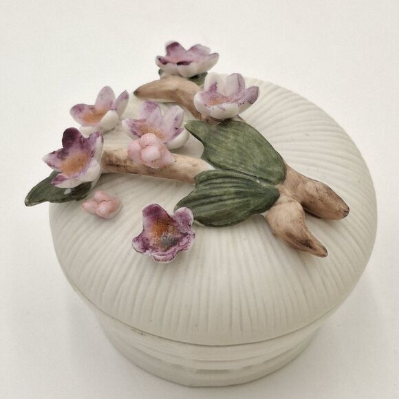 Lefton Flowers On Top Basket Weave Design Trinket  Box - Picture 3 of 9